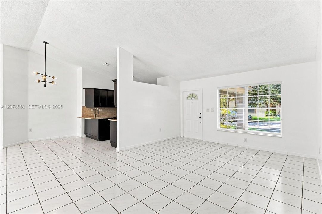 Entrance Living Room/Dining