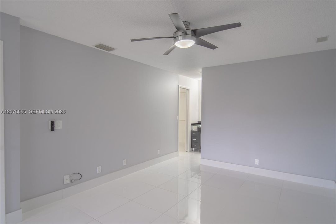 For Rent: $2,400 (3 beds, 2 baths, 1115 Square Feet)