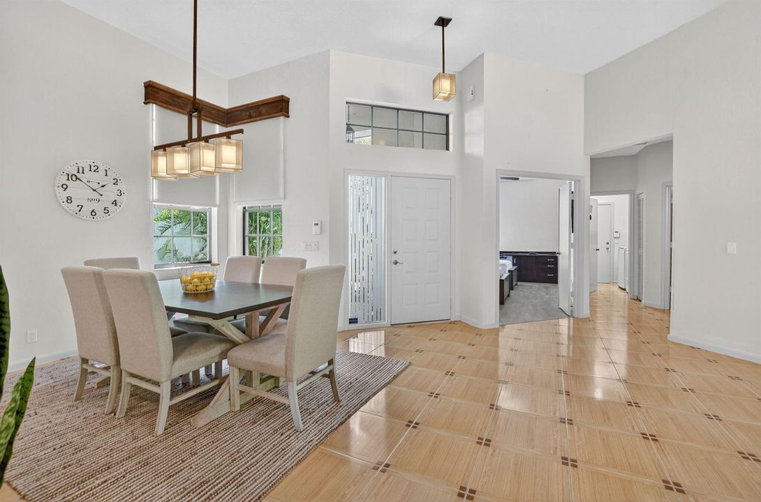 Entry/Dining Area
