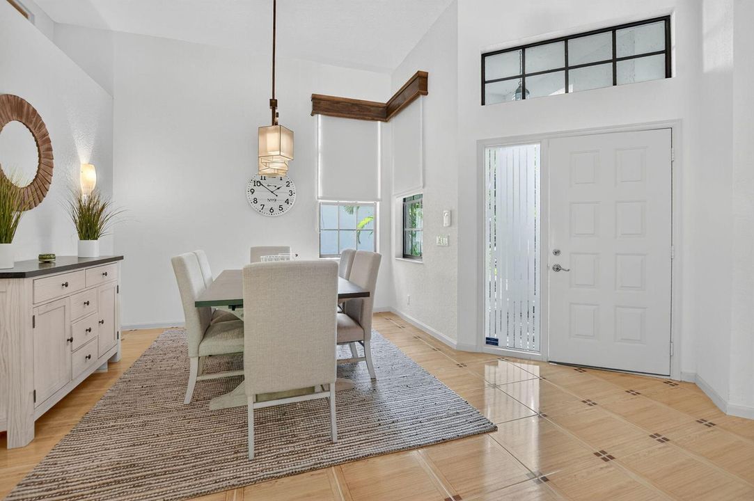 Entry/Dining Area