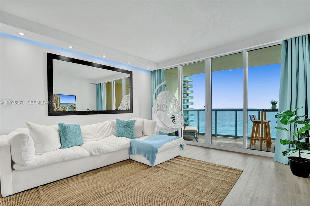 For Rent: $3,000 (1 beds, 1 baths, 835 Square Feet)