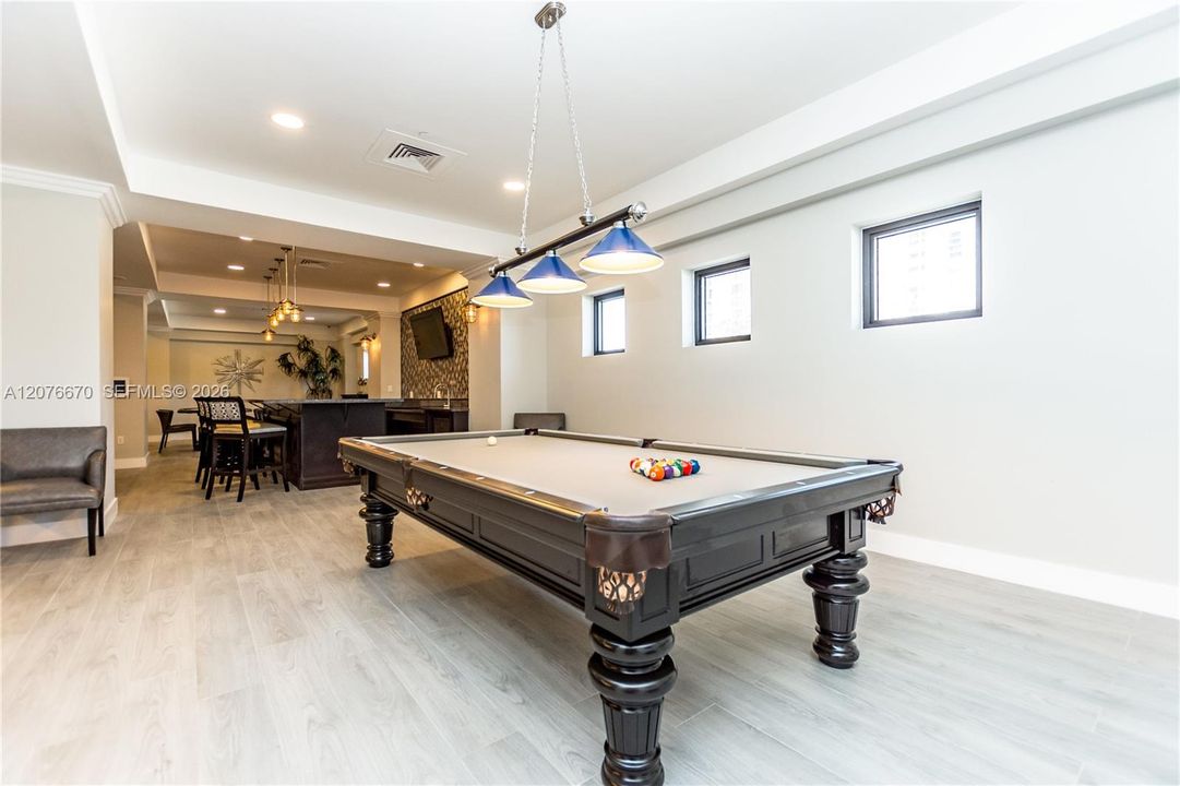 For Rent: $3,000 (1 beds, 1 baths, 835 Square Feet)
