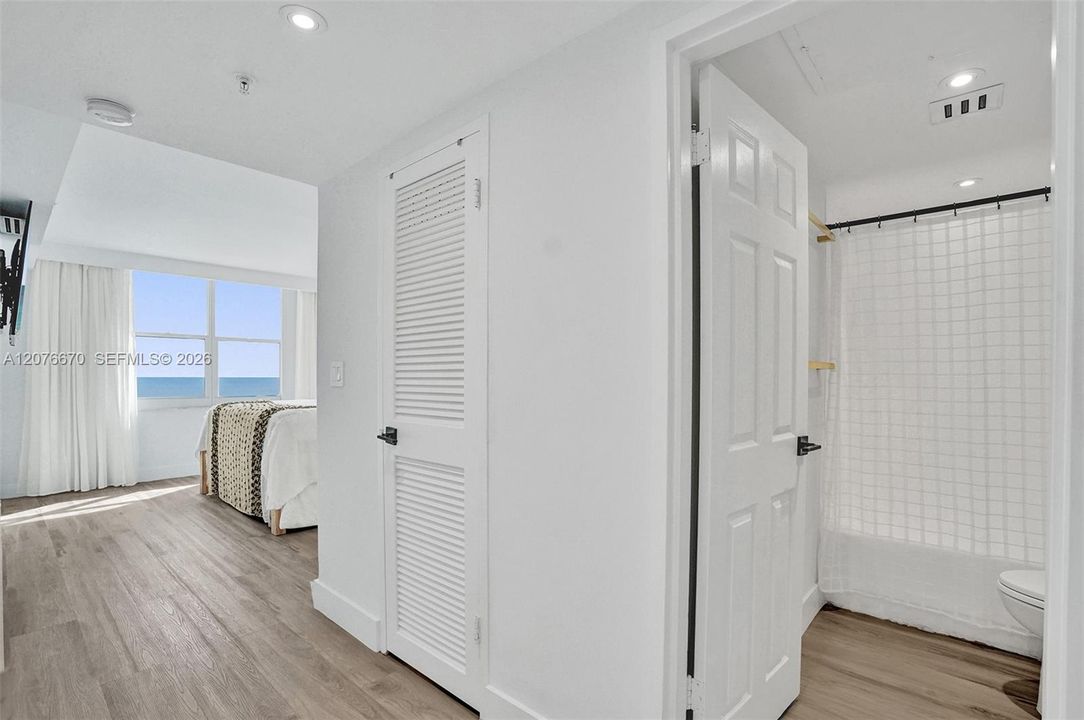 For Rent: $3,000 (1 beds, 1 baths, 835 Square Feet)