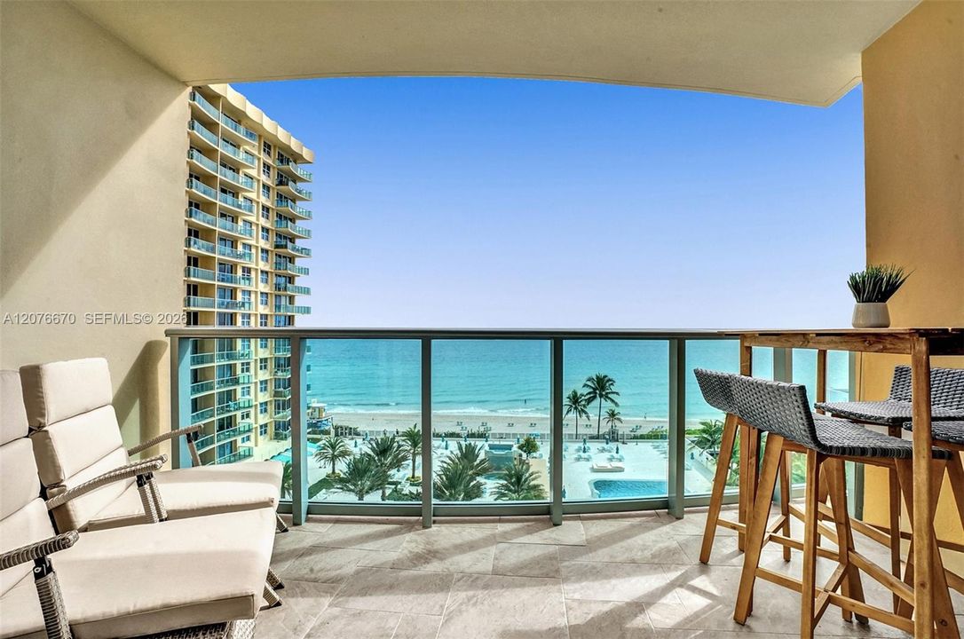 For Rent: $3,000 (1 beds, 1 baths, 835 Square Feet)
