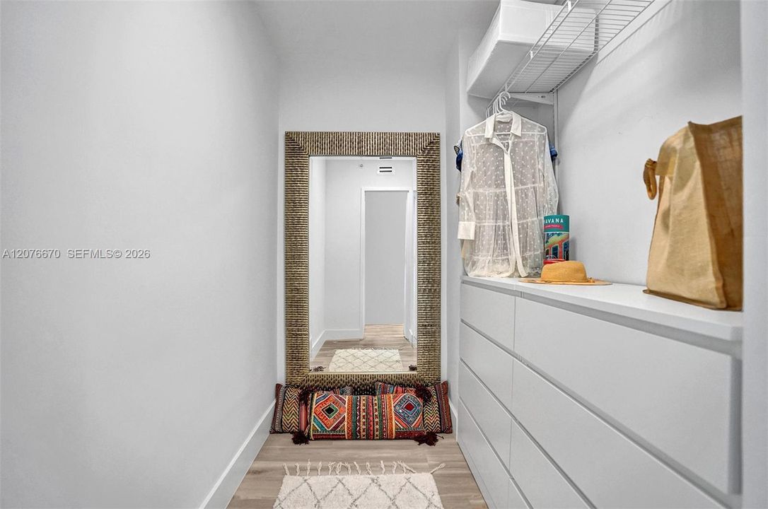 For Rent: $3,000 (1 beds, 1 baths, 835 Square Feet)