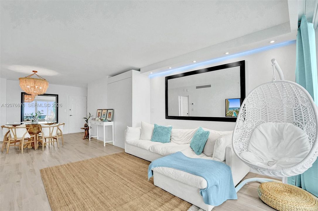 For Rent: $3,000 (1 beds, 1 baths, 835 Square Feet)