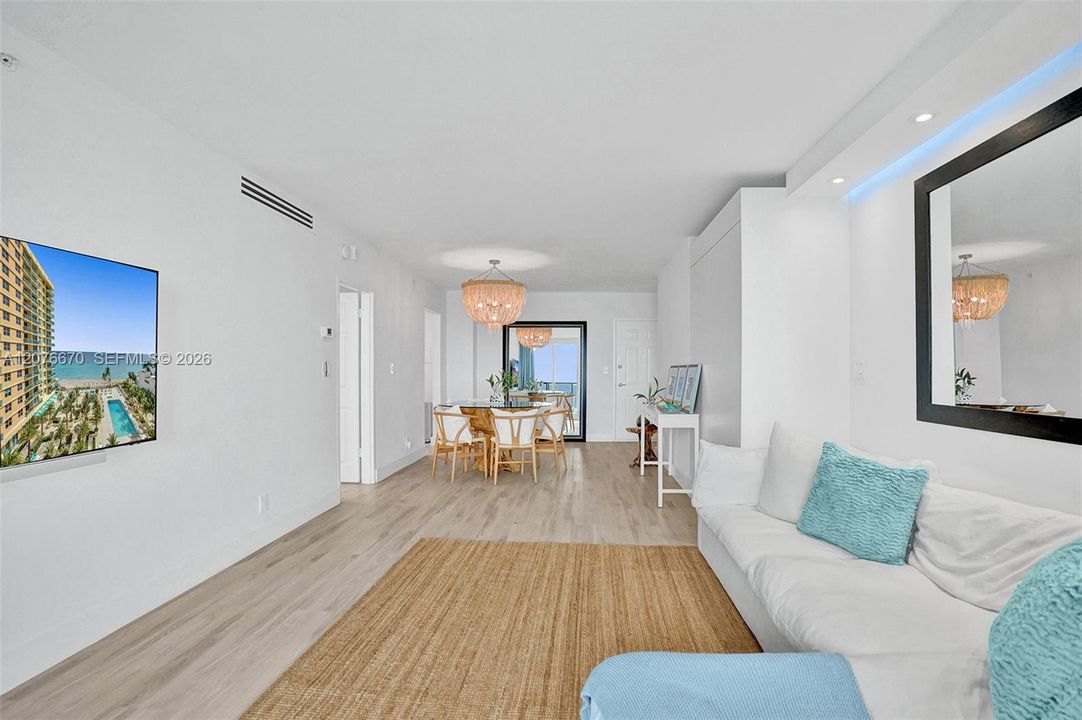 For Rent: $3,000 (1 beds, 1 baths, 835 Square Feet)