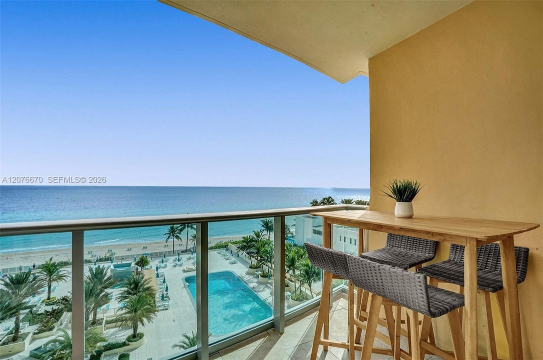 For Rent: $3,000 (1 beds, 1 baths, 835 Square Feet)