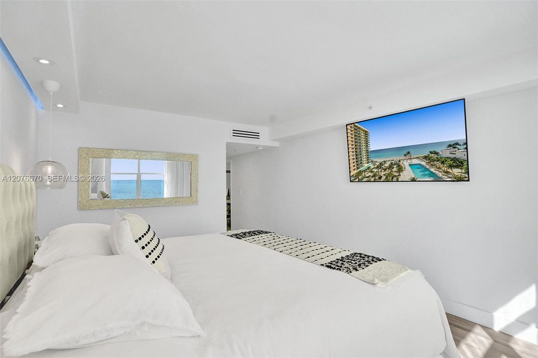 For Rent: $3,000 (1 beds, 1 baths, 835 Square Feet)