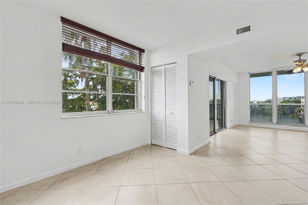 En Venta: $325,000 (2 camas, 2 baños, 1110 Pies cuadrados)