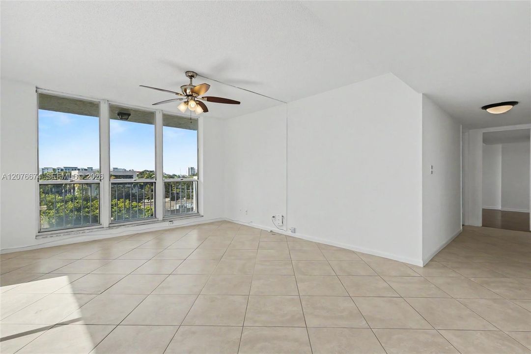 En Venta: $325,000 (2 camas, 2 baños, 1110 Pies cuadrados)