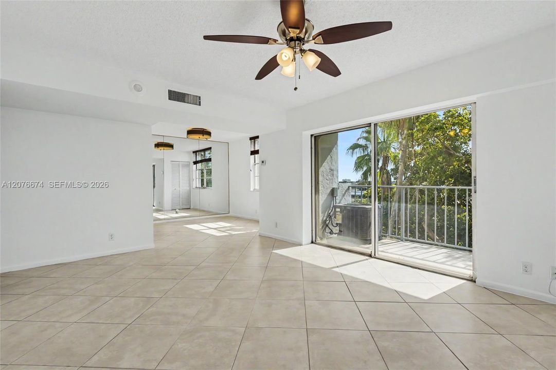 En Venta: $325,000 (2 camas, 2 baños, 1110 Pies cuadrados)