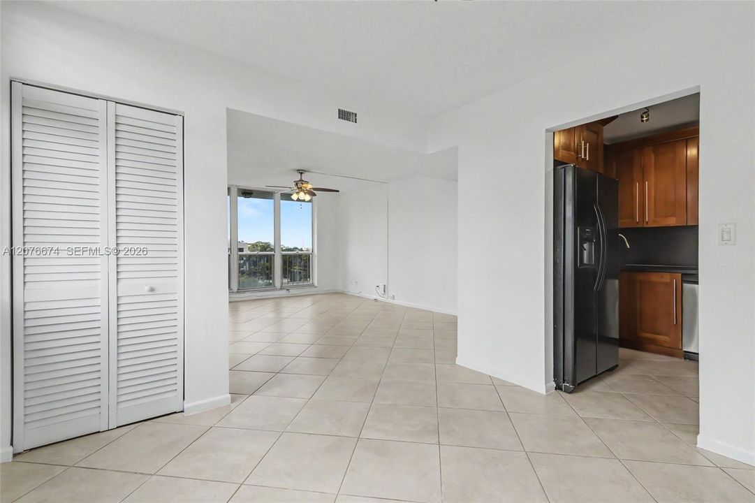 En Venta: $325,000 (2 camas, 2 baños, 1110 Pies cuadrados)