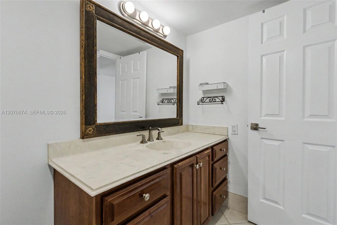En Venta: $325,000 (2 camas, 2 baños, 1110 Pies cuadrados)