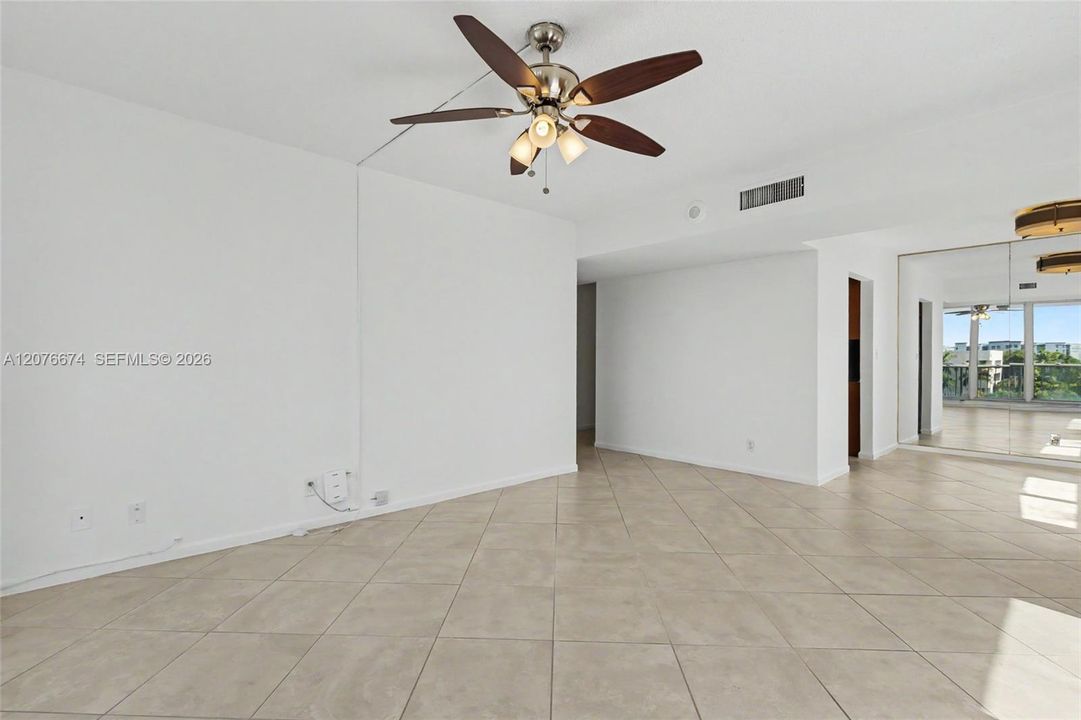 En Venta: $325,000 (2 camas, 2 baños, 1110 Pies cuadrados)