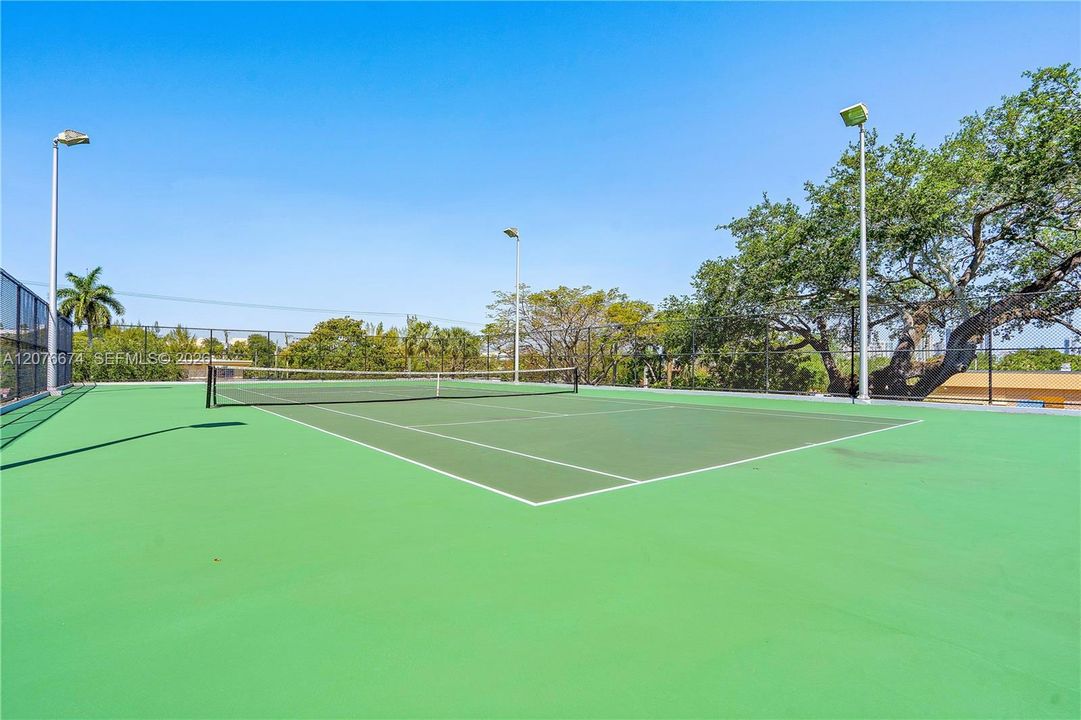 En Venta: $325,000 (2 camas, 2 baños, 1110 Pies cuadrados)