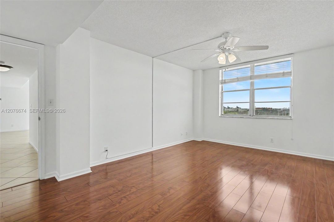 En Venta: $325,000 (2 camas, 2 baños, 1110 Pies cuadrados)