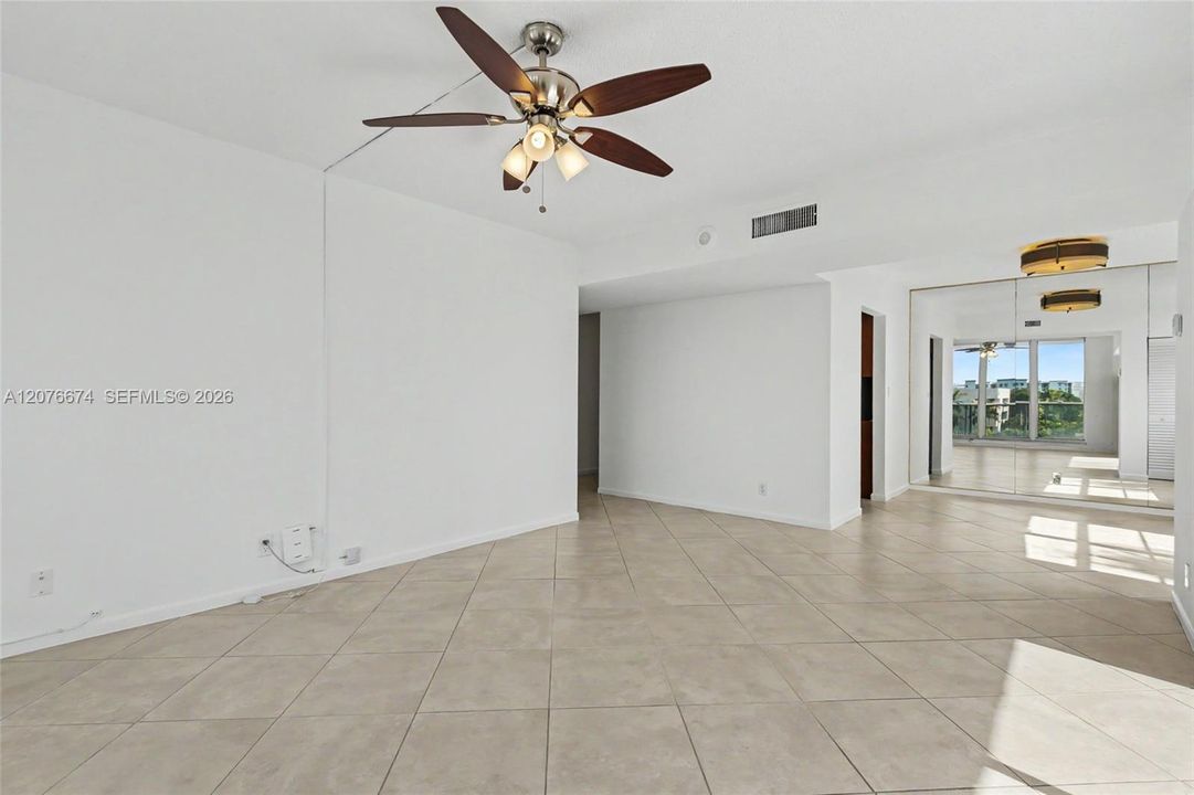 En Venta: $325,000 (2 camas, 2 baños, 1110 Pies cuadrados)