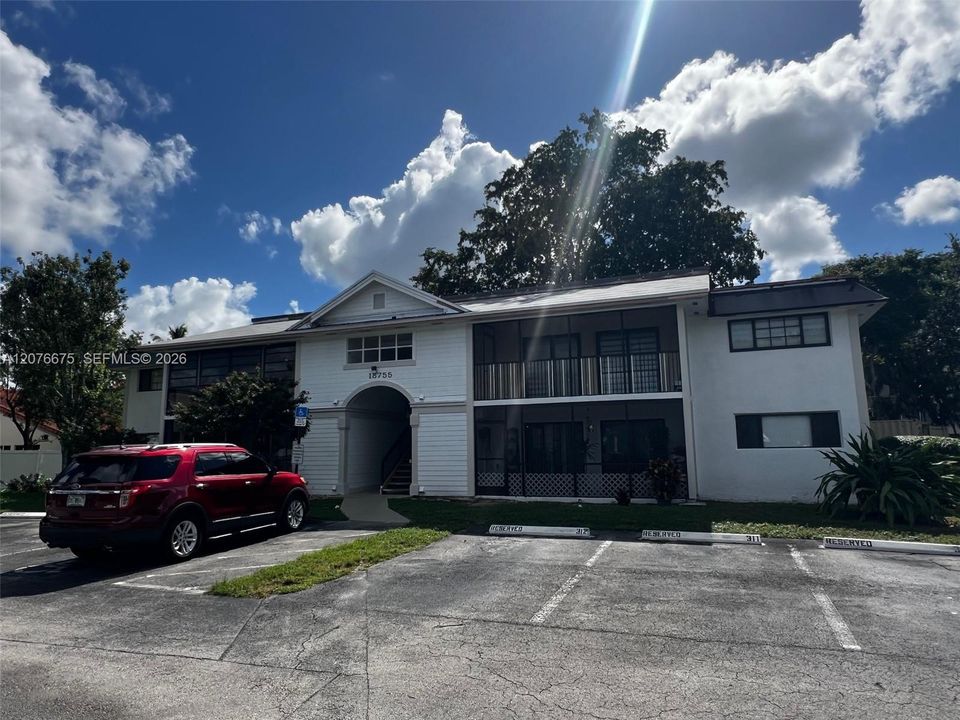 For Rent: $2,500 (3 beds, 2 baths, 1160 Square Feet)