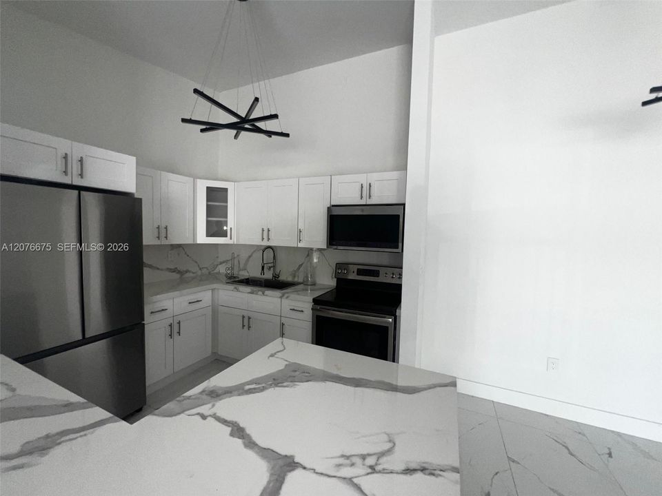 For Rent: $2,500 (3 beds, 2 baths, 1160 Square Feet)