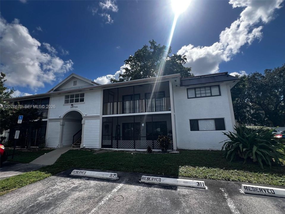 For Rent: $2,500 (3 beds, 2 baths, 1160 Square Feet)