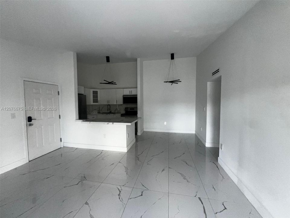 For Rent: $2,500 (3 beds, 2 baths, 1160 Square Feet)