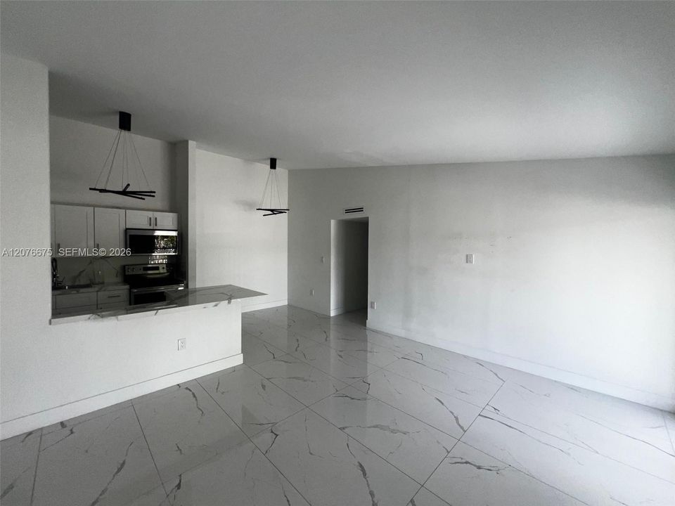 For Rent: $2,500 (3 beds, 2 baths, 1160 Square Feet)