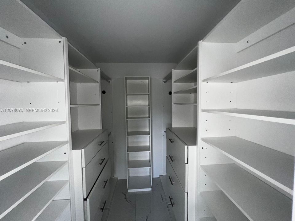 For Rent: $2,500 (3 beds, 2 baths, 1160 Square Feet)