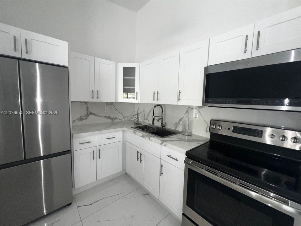 For Rent: $2,500 (3 beds, 2 baths, 1160 Square Feet)