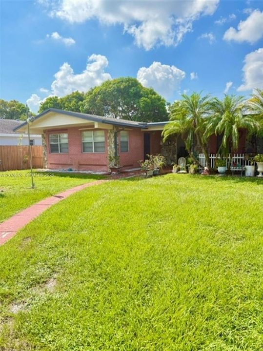 For Rent: $2,400 (3 beds, 2 baths, 5078 Square Feet)