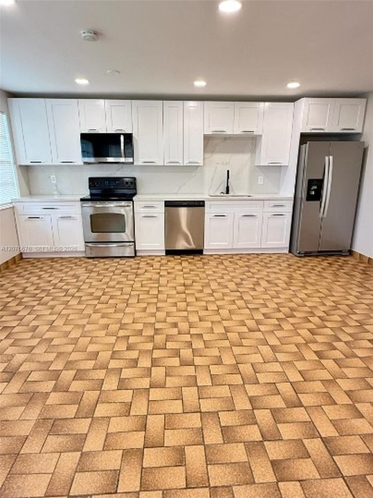 For Rent: $2,400 (3 beds, 2 baths, 5078 Square Feet)