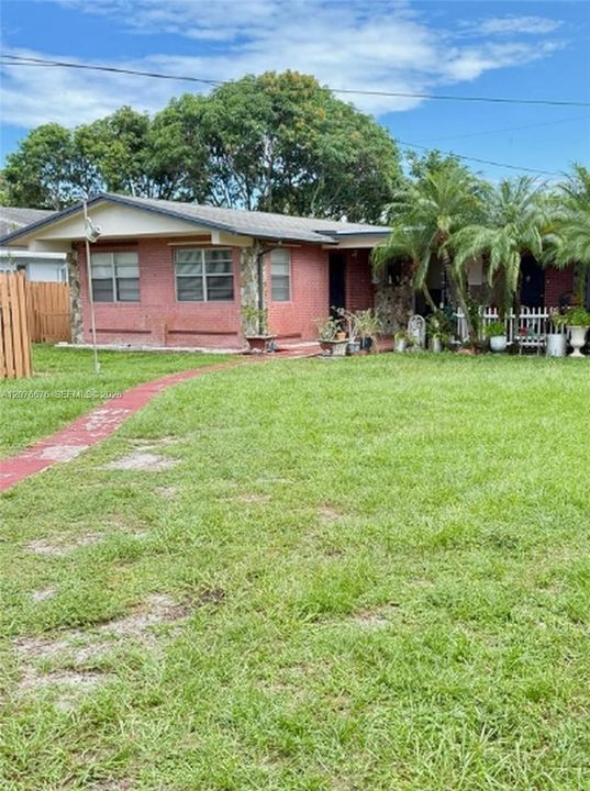 For Rent: $2,400 (3 beds, 2 baths, 5078 Square Feet)