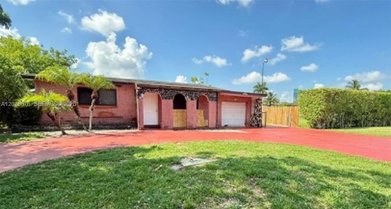 For Rent: $2,400 (3 beds, 2 baths, 5078 Square Feet)