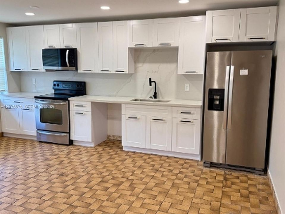 For Rent: $2,400 (3 beds, 2 baths, 5078 Square Feet)