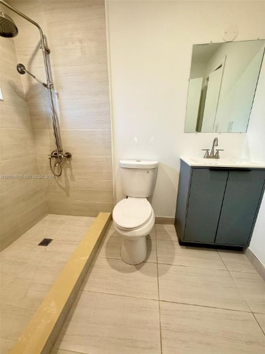 For Rent: $2,400 (3 beds, 2 baths, 5078 Square Feet)