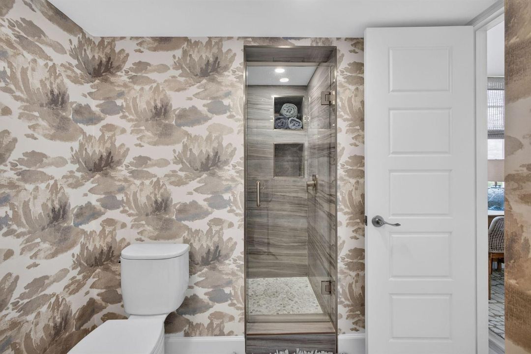 Guest Bath 49-web-or-mls-5D1A1648