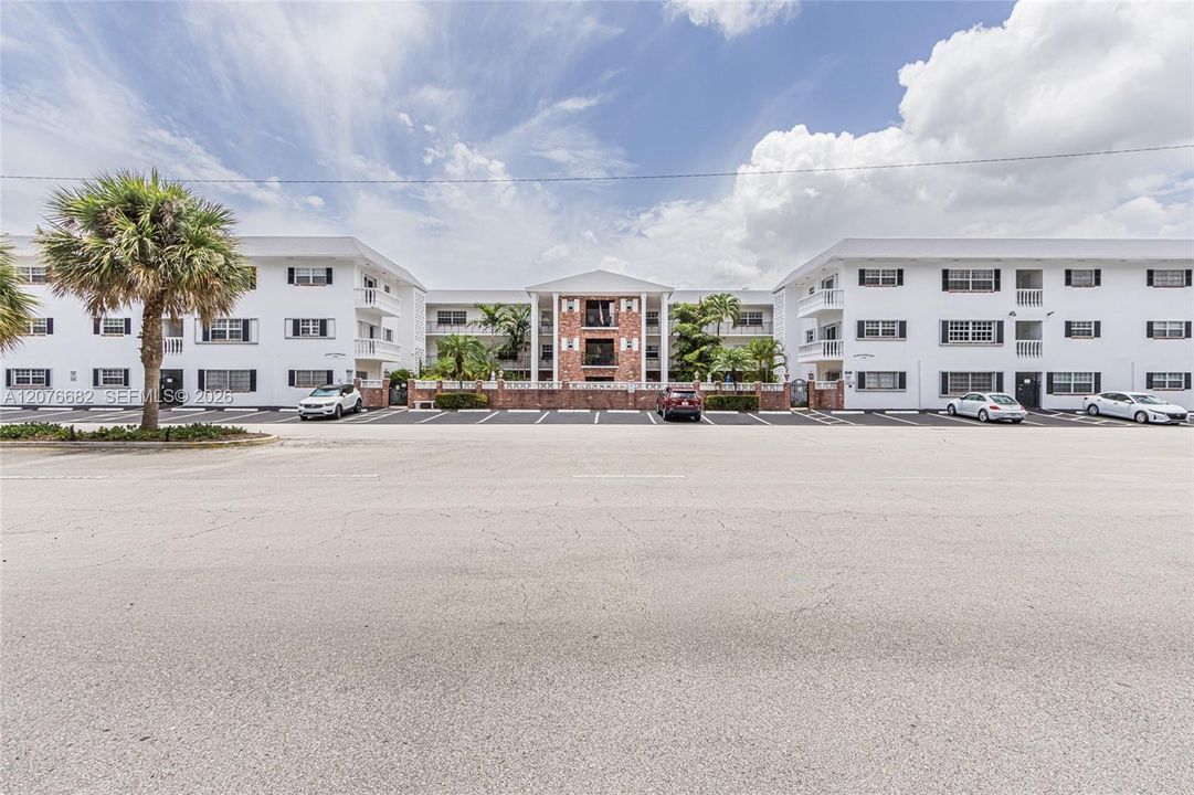 For Rent: $1,490 (1 beds, 1 baths, 806 Square Feet)