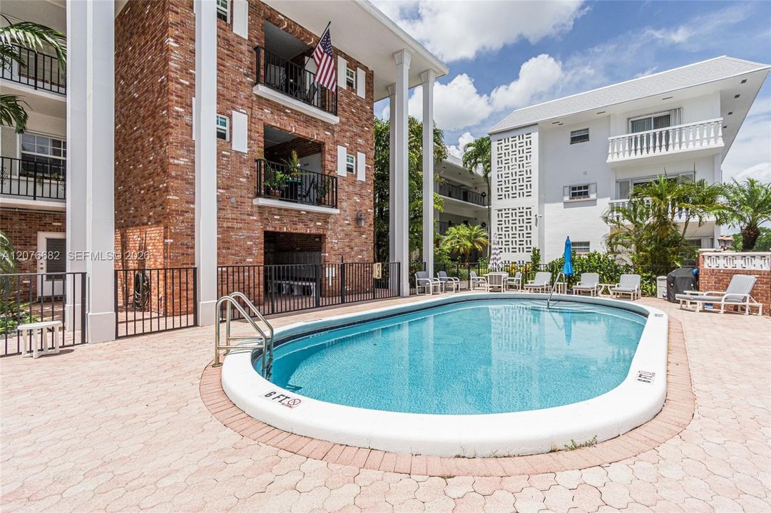 For Rent: $1,490 (1 beds, 1 baths, 806 Square Feet)