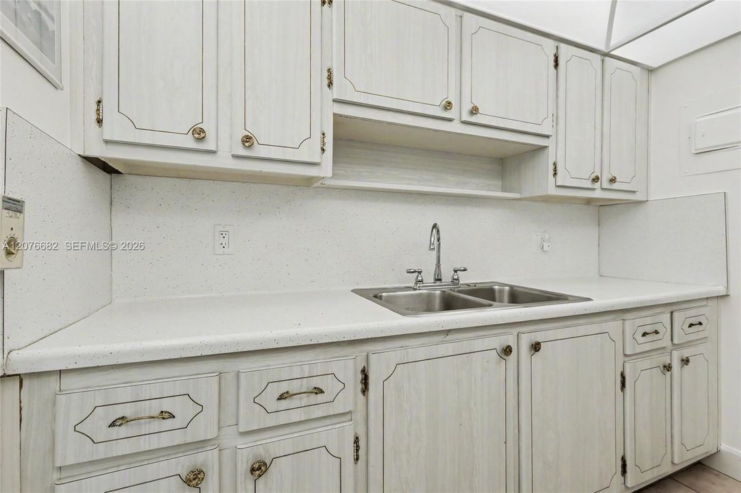 For Rent: $1,490 (1 beds, 1 baths, 806 Square Feet)