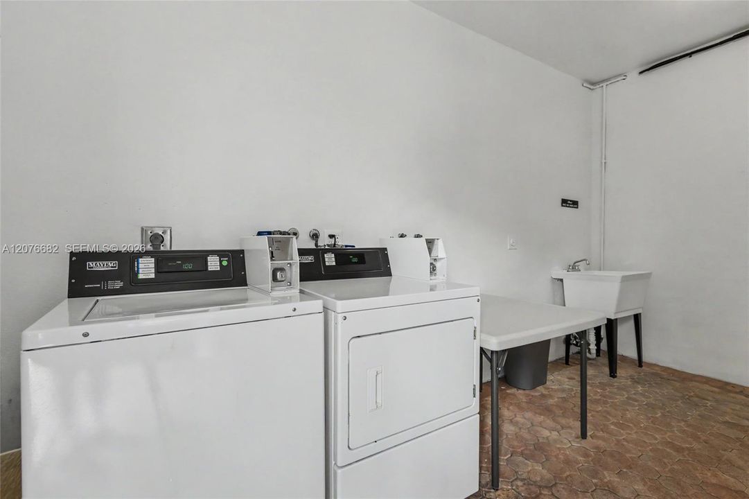 For Rent: $1,490 (1 beds, 1 baths, 806 Square Feet)