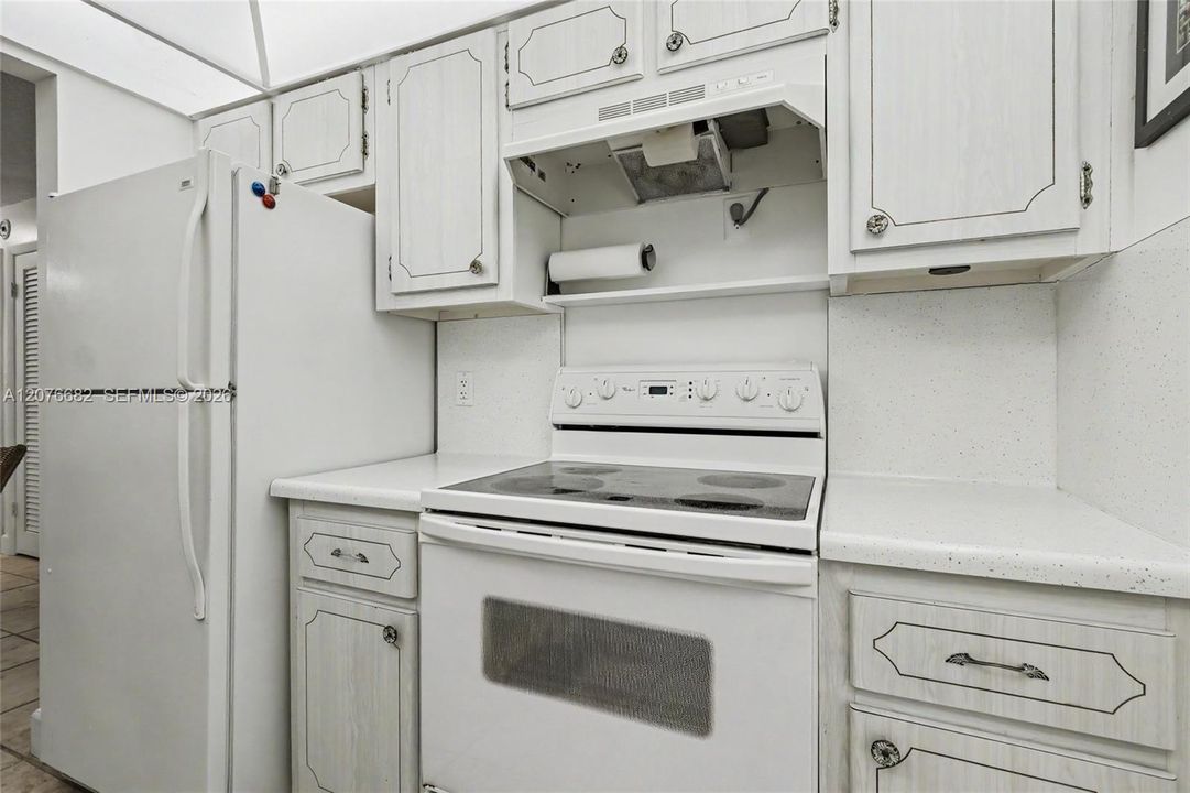 For Rent: $1,490 (1 beds, 1 baths, 806 Square Feet)