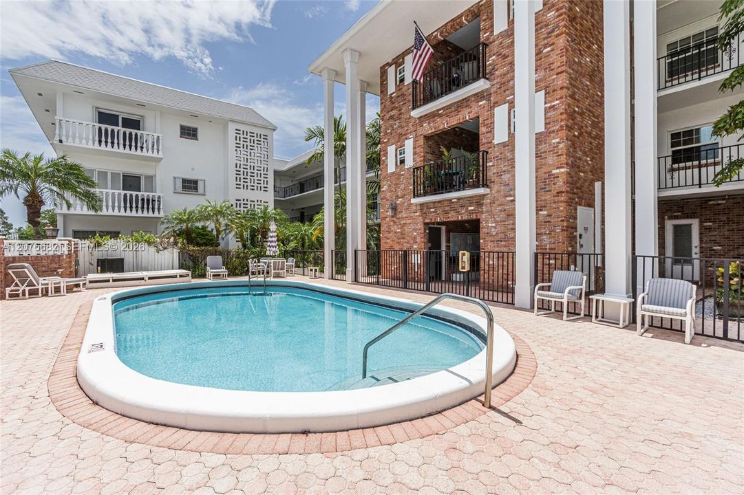 For Rent: $1,490 (1 beds, 1 baths, 806 Square Feet)