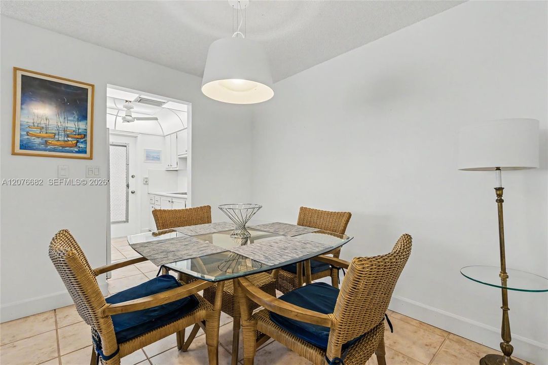 For Rent: $1,490 (1 beds, 1 baths, 806 Square Feet)