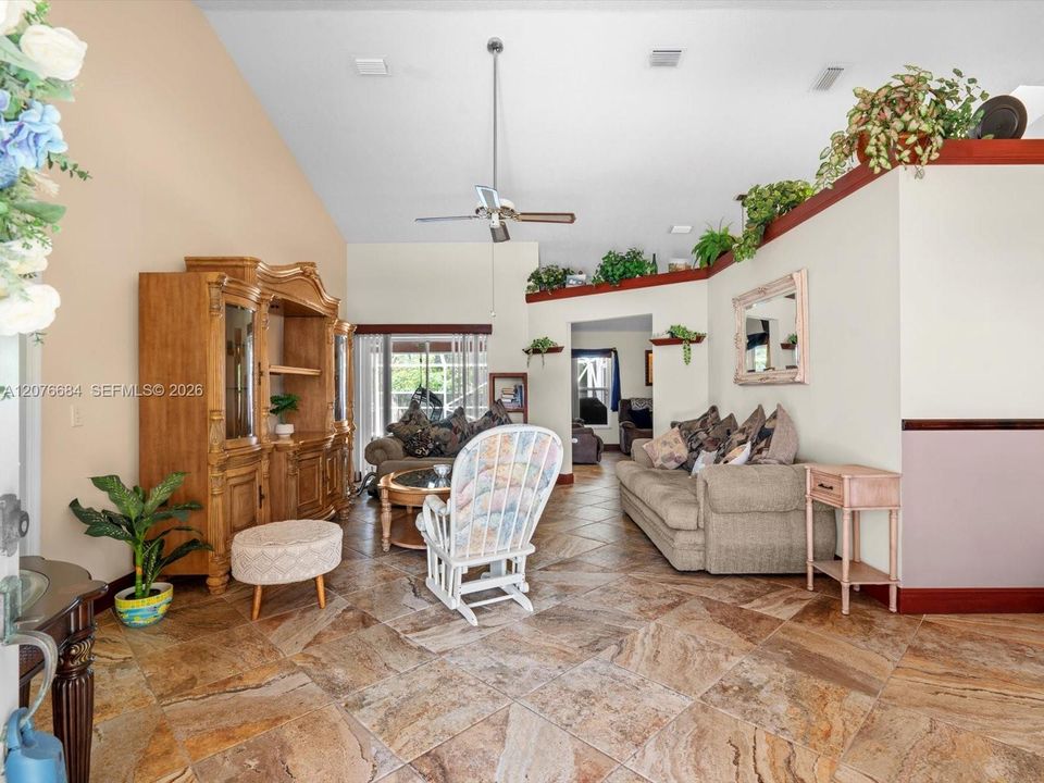En Venta: $449,900 (3 camas, 2 baños, 1868 Pies cuadrados)