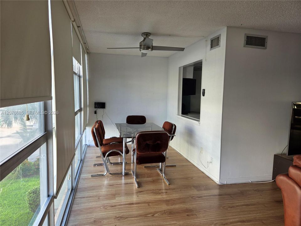 For Rent: $2,250 (2 beds, 1 baths, 1020 Square Feet)