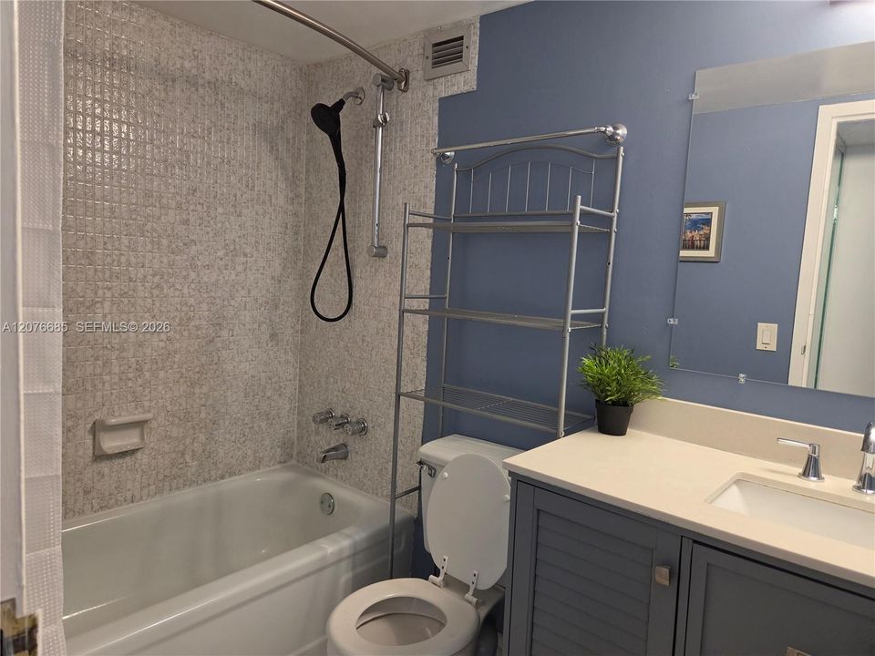 For Rent: $2,250 (2 beds, 1 baths, 1020 Square Feet)
