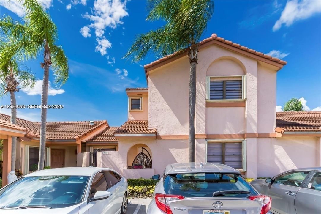For Rent: $3,150 (3 beds, 2 baths, 1582 Square Feet)