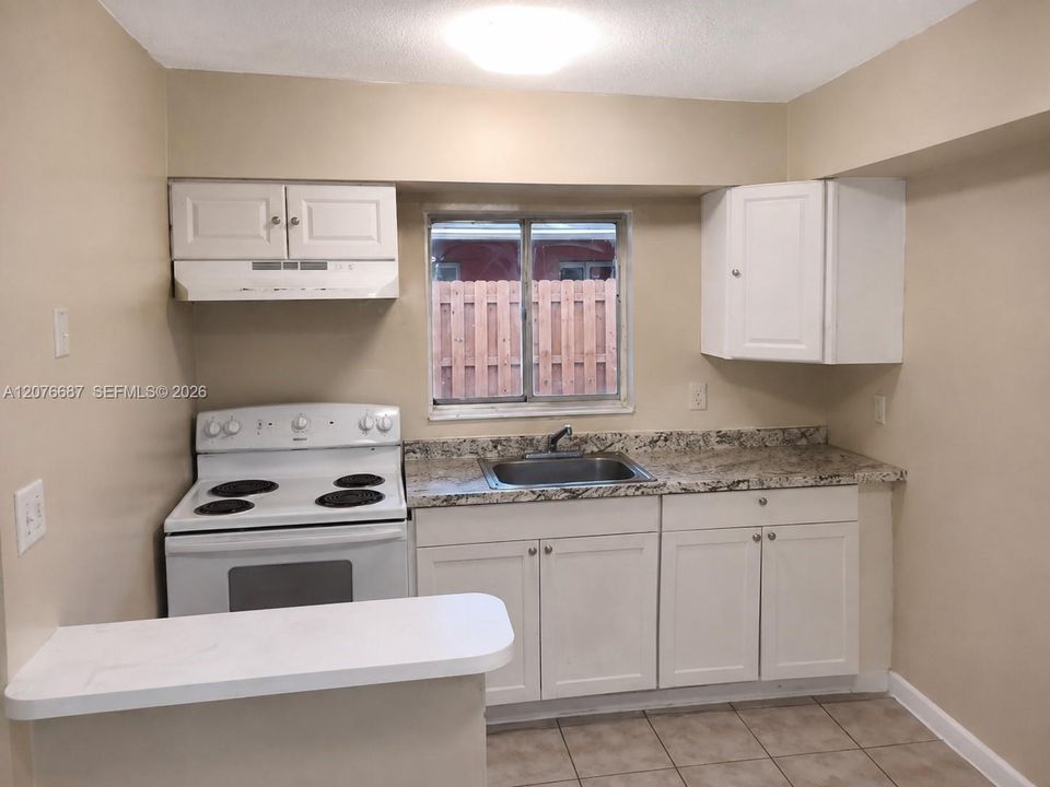 For Rent: $2,000 (2 beds, 1 baths, 850 Square Feet)