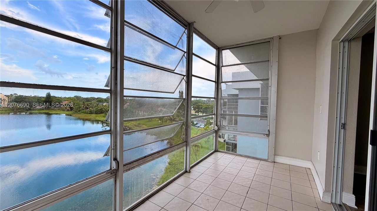 For Rent: $1,800 (1 beds, 1 baths, 1077 Square Feet)