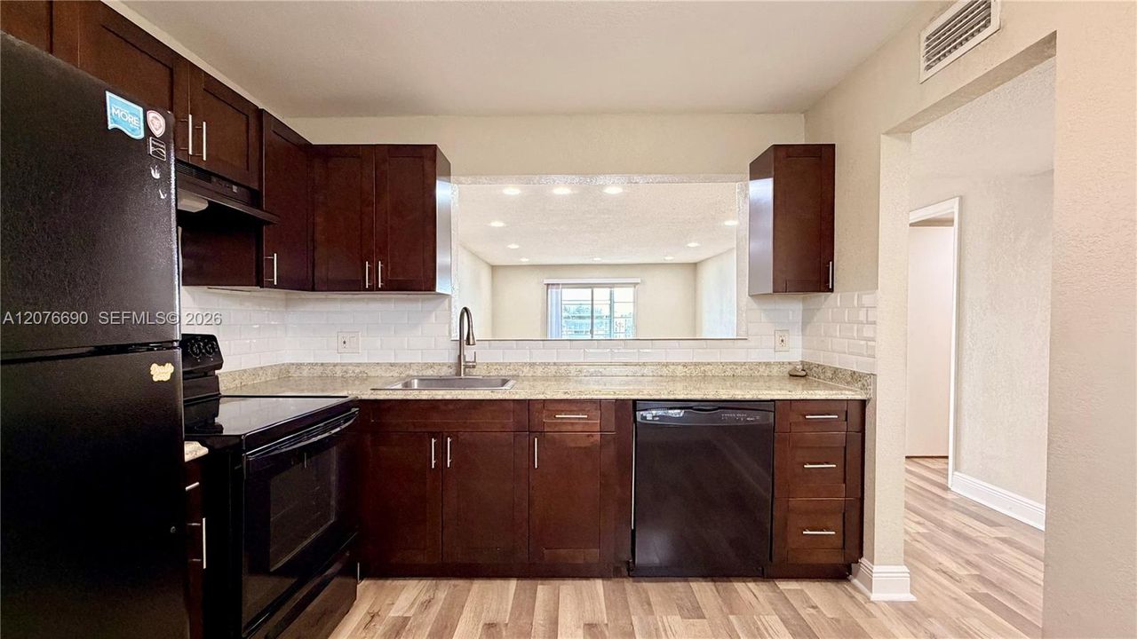 For Rent: $1,800 (1 beds, 1 baths, 1077 Square Feet)